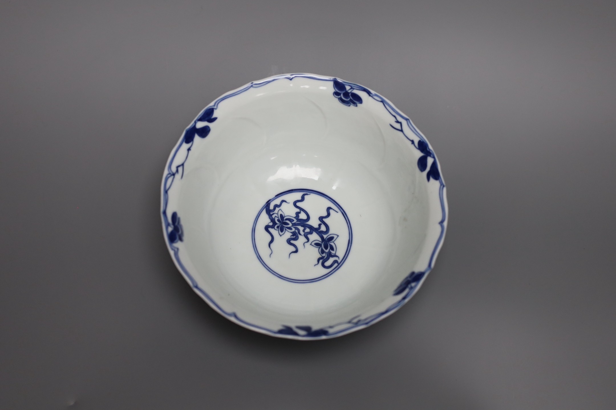 A Chinese blue and white bowl, 18.5cm diameter 60-80